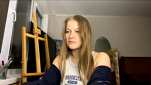 SeritaPicketta online show from October 17, 2025, 5:04 pm