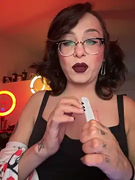 Snapshot of MiniMonroe chatting on November 24, 2025, 10:48 am MiniMonroe online show from November 24, 2025, 10:48 am