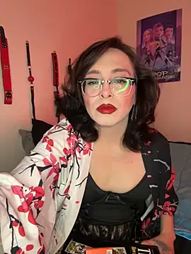 Snapshot of MiniMonroe chatting on December 2, 2025, 6:59 am MiniMonroe online show from December 2, 2025, 6:59 am