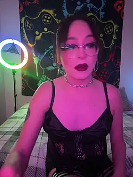 Snapshot of MiniMonroe chatting on November 5, 2025, 8:39 am MiniMonroe online show from November 5, 2025, 8:39 am