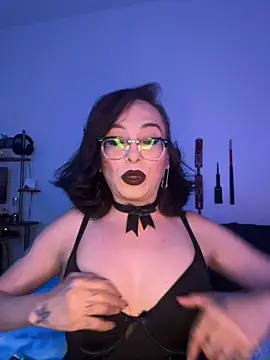 Snapshot of MiniMonroe chatting on November 25, 2025, 9:20 am MiniMonroe online show from November 25, 2025, 9:20 am