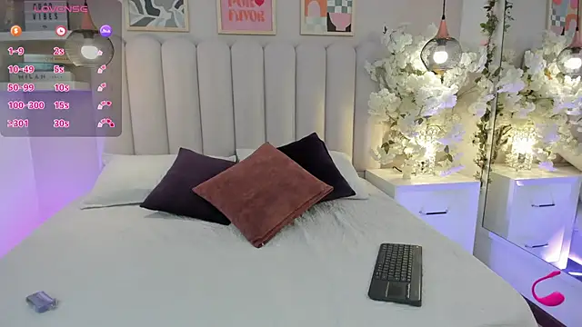 Snapshot of Isabella__gonzalez_ chatting on November 12, 2025, 3:32 am Isabella gonzalez online show from November 12, 2025, 3:32 am