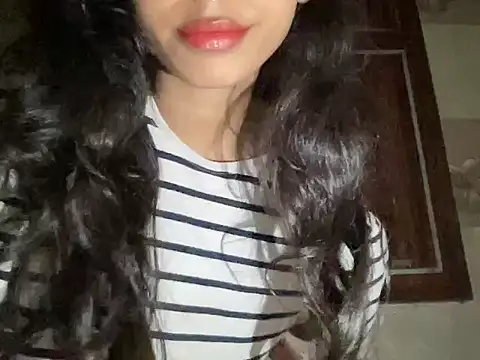 youngriri2 online show from October 23, 2025, 1:43 pm