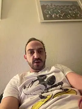 Snapshot of AlexGogo23 chatting on February 19, 2026, 1:13 am AlexGogo23 online show from February 19, 2026, 1:13 am