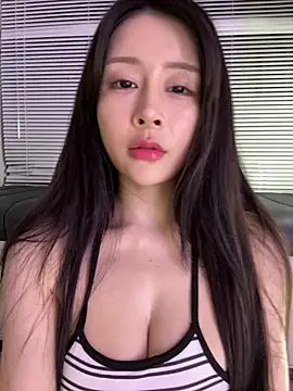 Snapshot of yiyi_3523 chatting on July 9, 2026, 1:43 pm yiyi 3523 online show from July 9, 2026, 1:43 pm