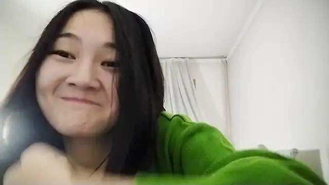 Lyndasilk online show from November 6, 2025, 3:16 pm