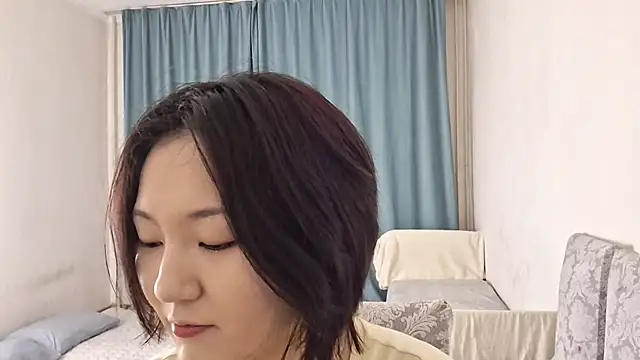 Lyndasilk online show from April 13, 2026, 3:16 pm