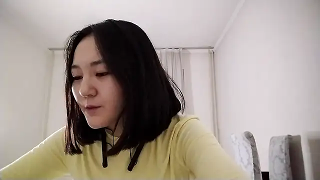 Lyndasilk online show from November 4, 2025, 2:10 pm