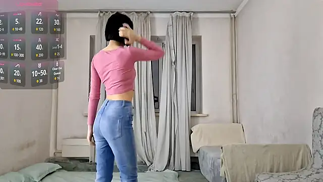 Snapshot of Lyndasilk chatting on February 5, 2026, 3:30 pm Lyndasilk online show from February 5, 2026, 3:30 pm