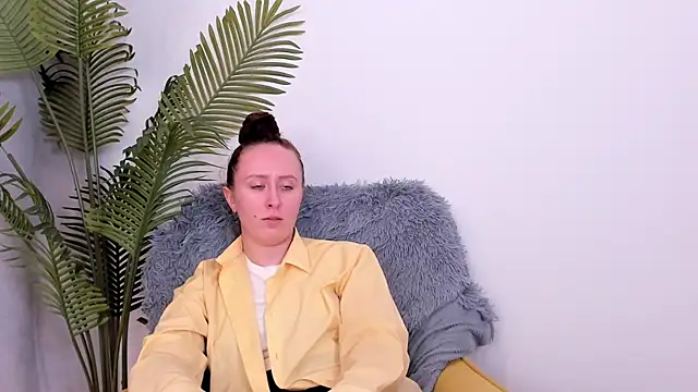 Snapshot of IngridCothron chatting on October 13, 2025, 1:12 pm IngridCothron online show from October 13, 2025, 1:12 pm