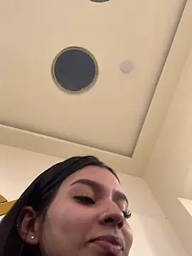 Snapshot of AlyssaRay chatting on February 2, 2026, 6:51 pm AlyssaRay online show from February 2, 2026, 6:51 pm