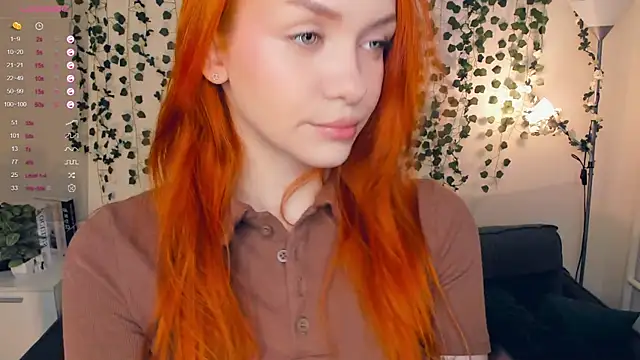 Snapshot of Foxy_blush chatting on October 24, 2025, 7:13 pm Foxy blush online show from October 24, 2025, 7:13 pm