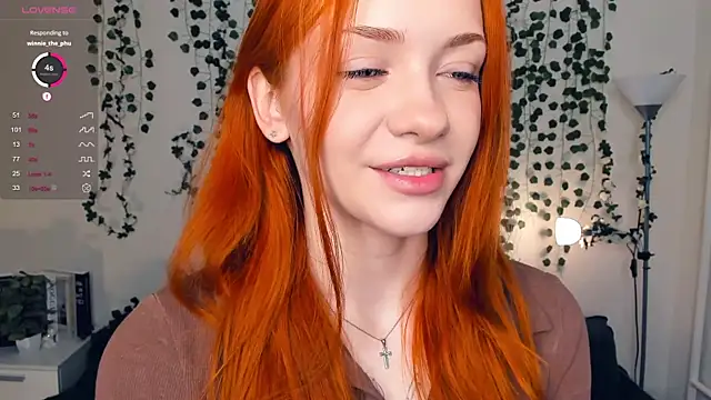 Snapshot of Foxy_blush chatting on November 5, 2025, 9:18 pm Foxy blush online show from November 5, 2025, 9:18 pm