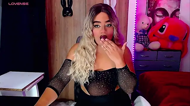 Snapshot of Sofiabigcock22 chatting on October 17, 2025, 11:23 am Sofiabigcock22 online show from October 17, 2025, 11:23 am
