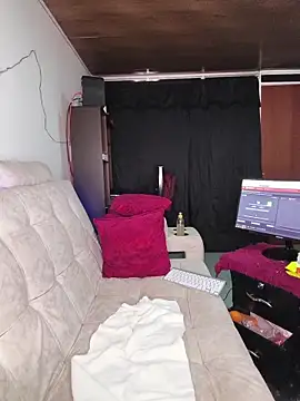 kitten25-hott online show from November 21, 2025, 1:04 am