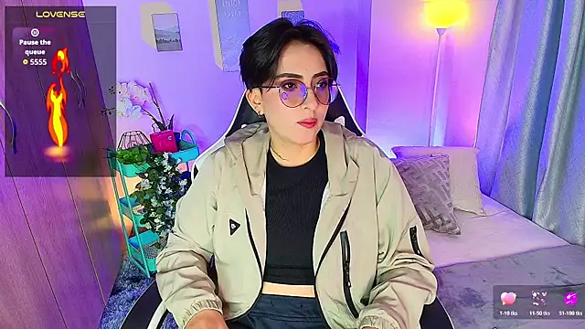 Snapshot of Alex_carter chatting on December 17, 2025, 10:15 pm Alex carter online show from December 17, 2025, 10:15 pm