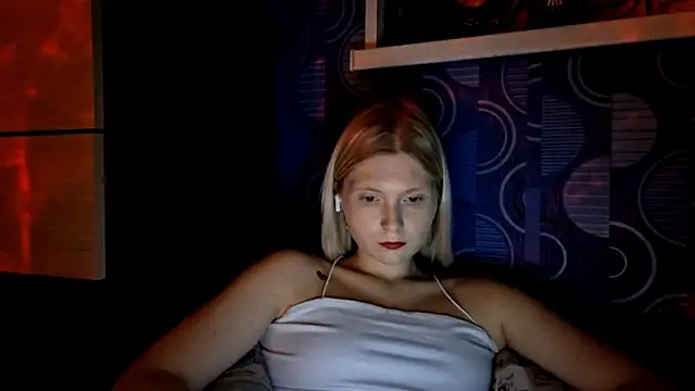 Snapshot of Kira_Nellis chatting on October 17, 2025, 2:08 pm Kira Nellis online show from October 17, 2025, 2:08 pm