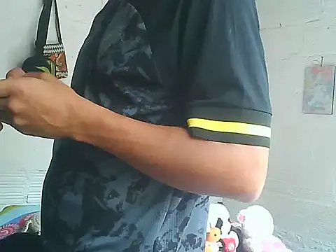 Snapshot of horny_latin_couple1 chatting on October 17, 2025, 2:19 pm horny latin couple1 online show from October 17, 2025, 2:19 pm