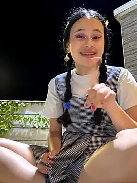 l0lita sweet online show from December 4, 2025, 1:15 am