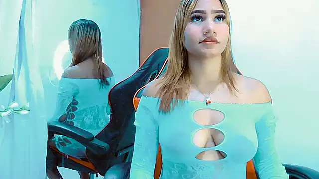 Snapshot of amber_love03 chatting on December 19, 2025, 2:59 am amber love03 online show from December 19, 2025, 2:59 am