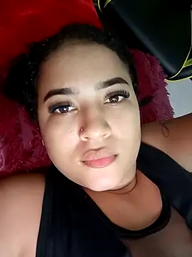 Snapshot of Samiraxxx24 chatting on October 22, 2025, 5:45 pm Samiraxxx24 online show from October 22, 2025, 5:45 pm