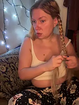Snapshot of Barby_Kiss chatting on October 17, 2025, 6:32 pm Barby Kiss online show from October 17, 2025, 6:32 pm