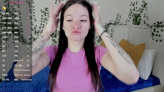 Snapshot of ChillGato chatting on December 17, 2025, 1:32 am ChillGato online show from December 17, 2025, 1:32 am