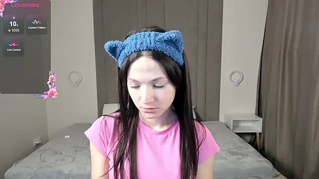 Snapshot of ChillGato chatting on November 17, 2025, 1:31 am ChillGato online show from November 17, 2025, 1:31 am