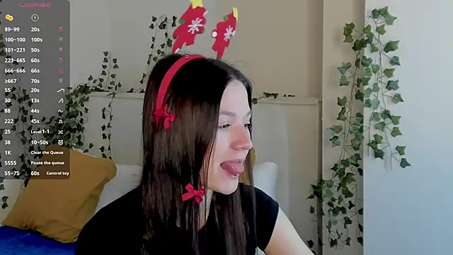 Snapshot of ChillGato chatting on December 15, 2025, 1:33 am ChillGato online show from December 15, 2025, 1:33 am