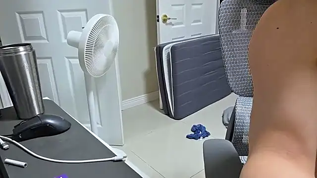 Snapshot of koreanboy2341 chatting on October 18, 2025, 6:10 pm koreanboy2341 online show from October 18, 2025, 6:10 pm