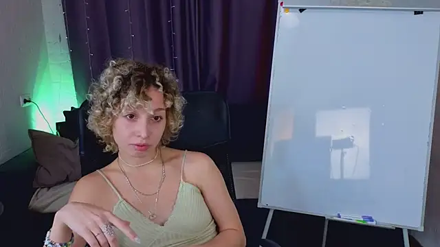 Snapshot of Mary_Wahlberg chatting on October 21, 2025, 5:40 am Mary Wahlberg online show from October 21, 2025, 5:40 am