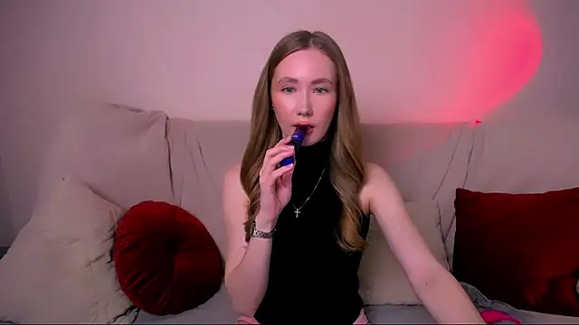 EllyColins online show from April 5, 2026, 2:51 am