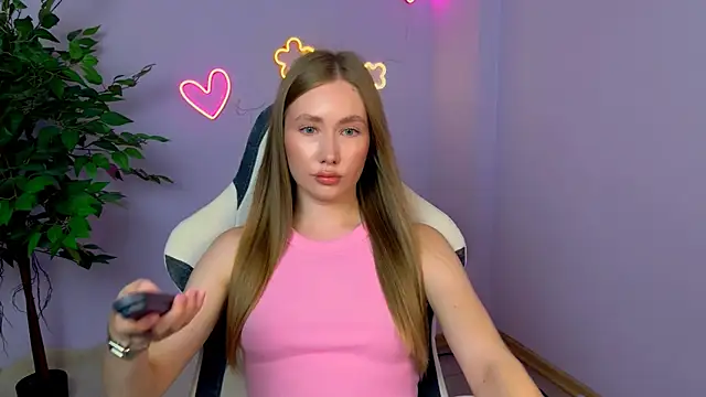 Snapshot of EllyColins chatting on July 10, 2026, 4:01 am EllyColins online show from July 10, 2026, 4:01 am
