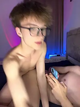 TwinksNextDoor online show from April 11, 2026, 4:10 pm