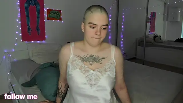 Snapshot of len_be chatting on November 13, 2025, 11:03 am len be online show from November 13, 2025, 11:03 am