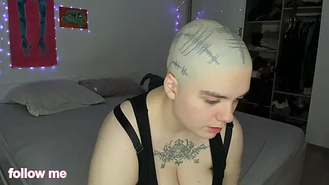 Snapshot of len_be chatting on November 18, 2025, 11:02 am len be online show from November 18, 2025, 11:02 am