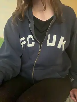 KittieCreme online show from June 8, 2026, 11:44 am