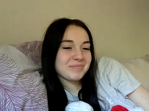 Snapshot of Polly29332 chatting on October 19, 2025, 10:40 am Polly29332 online show from October 19, 2025, 10:40 am