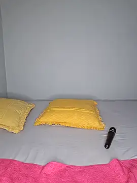 Snapshot of certifiedhottie2025 chatting on October 20, 2025, 6:04 am certifiedhottie2025 online show from October 20, 2025, 6:04 am