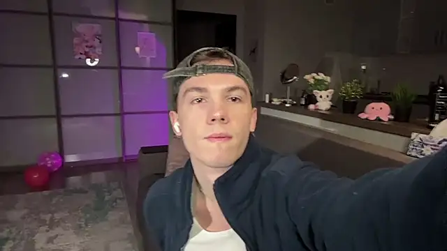 Jeremy1Scott online show from November 25, 2025, 3:29 am