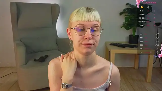 Snapshot of lovedrope chatting on February 21, 2026, 7:10 am lovedrope online show from February 21, 2026, 7:10 am