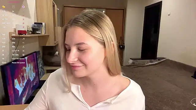 VictoriaMystery online show from November 3, 2025, 4:54 pm