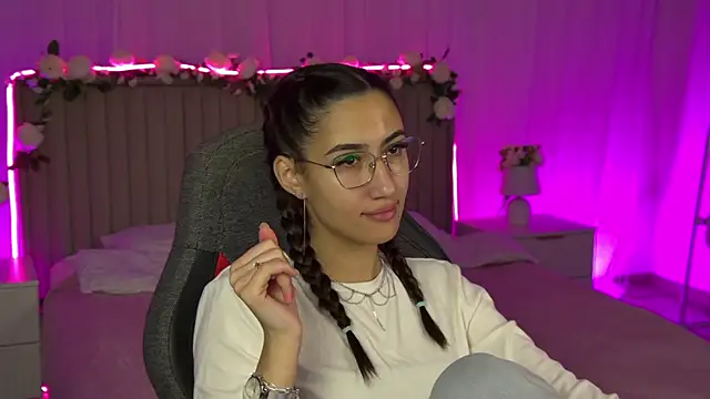 Snapshot of RebeckaThornton chatting on November 16, 2025, 11:48 am RebeckaThornton online show from November 16, 2025, 11:48 am