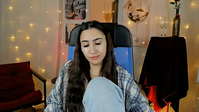 Snapshot of RebeckaThornton chatting on December 2, 2025, 9:55 am RebeckaThornton online show from December 2, 2025, 9:55 am