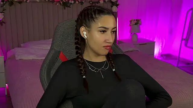 Snapshot of RebeckaThornton chatting on November 19, 2025, 6:08 pm RebeckaThornton online show from November 19, 2025, 6:08 pm