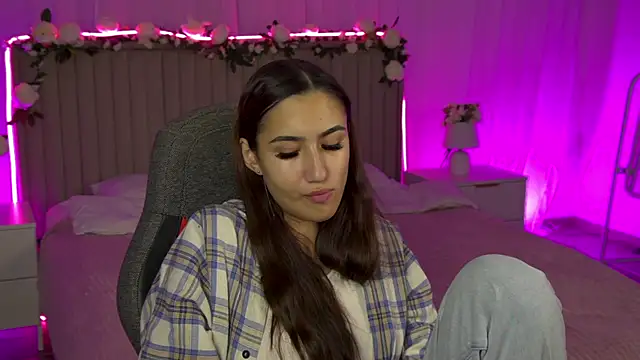 Snapshot of RebeckaThornton chatting on November 18, 2025, 5:49 pm RebeckaThornton online show from November 18, 2025, 5:49 pm