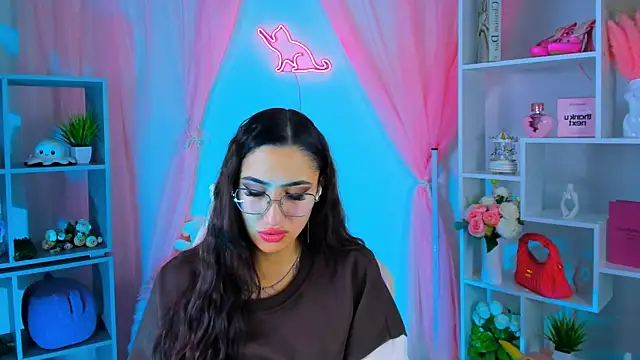 Snapshot of RebeckaThornton chatting on November 11, 2025, 10:10 am RebeckaThornton online show from November 11, 2025, 10:10 am