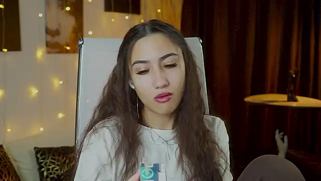 Snapshot of RebeckaThornton chatting on December 4, 2025, 9:52 am RebeckaThornton online show from December 4, 2025, 9:52 am