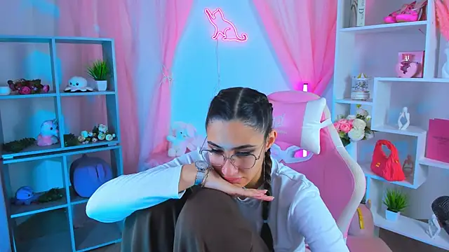 Snapshot of RebeckaThornton chatting on November 9, 2025, 12:53 pm RebeckaThornton online show from November 9, 2025, 12:53 pm