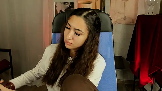 Snapshot of RebeckaThornton chatting on November 24, 2025, 3:56 pm RebeckaThornton online show from November 24, 2025, 3:56 pm